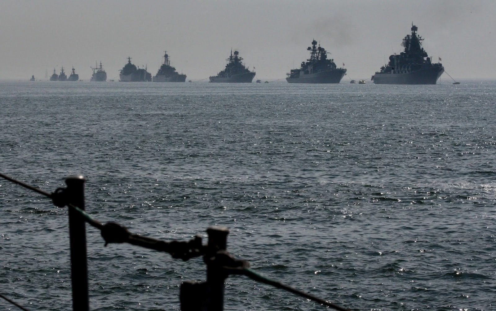 «Αστακός» η Α. Μεσόγειος: Σε σχηματισμό μάχης πολεμικά πλοία – Κατεβαίνει το ρωσικό Makarov, έρχονται και οι Κινέζοι – Παρεμβολές σε GPS